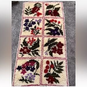 Latch Hook Vintage LRG. RECTANGLE HANDMADE RUG FLORAL- 90”x 30”, Gorgeous!